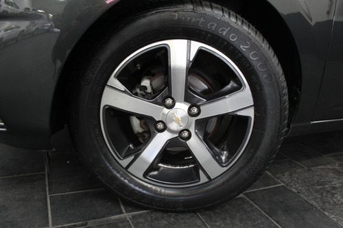 Imagem 5 de 10 de Chevrolet Onix