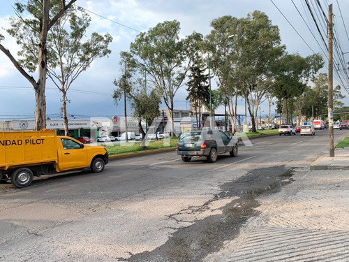 Local En Renta En Av Jose Lopez Portillo, Toluca