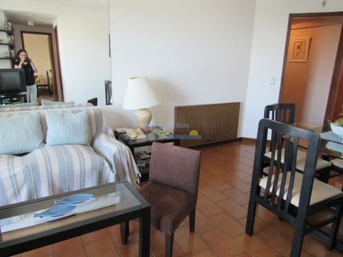 Cómodo Apartamento De 2 Dormitorios- Ref: 11607