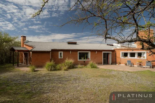 Casa En Venta De 5 Dormitorios Con 3 Cocheras - Villa Allende Golf - foto 1