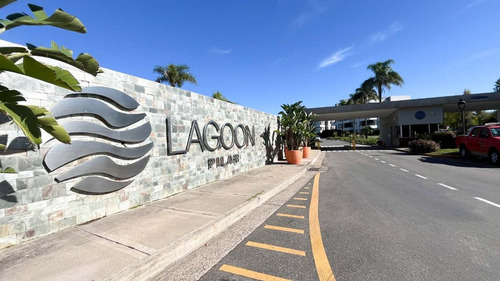 Departamento En Lagoon Pilar Con Cochera Y Jardin