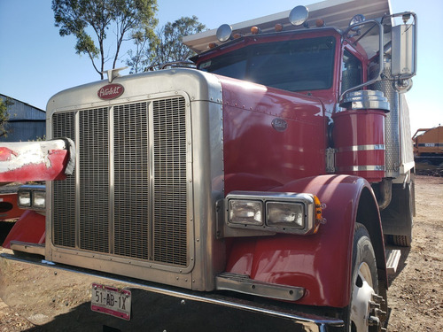 Imagen 4 de 15 de Camión De Volteo Peterbilt