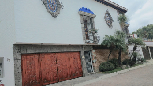 Imagen 2 de 29 de Rento En Cuernavaca Vista Hermosa Zona Dorada 2 Encantadoras Y Amplias Villas Estilo Mexicano Moderno Recien Remodeladas En Pequeño Y Exclusivo Conjunto Con Jacuzzi Privado Y Alberca Con Calf. Solar