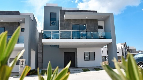 Casa Residencial En Un Fraccionamiento Muy Exclusivo A Solo 8 Min. De Plaza Explanada Y Zona Plateada