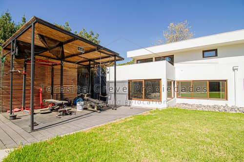 Fabulosa Casa Remodelada, A Pasos Sport Frances