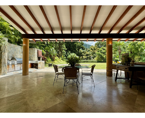 Los Chorros/hermosa Casa Amoblada/2000m2/en Alquiler