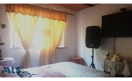Casa 3 Niveles En Unidad Abierta(mls#253402)
