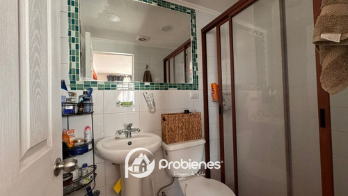 Casa De 2 Pisos, 2 Dormitorios, 3 Baños Con Estacionamiento.