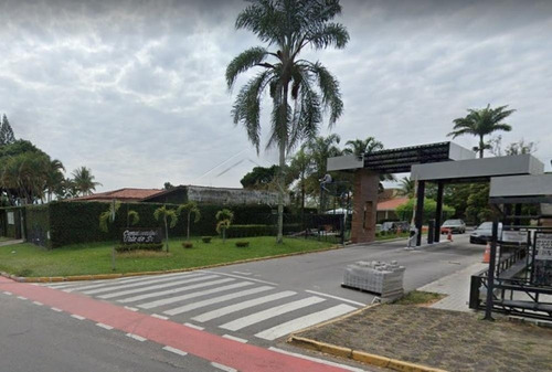 Residência De Alto Padrão Localizada Em Um Dos Condomínios Mais Cobiçados Do Vale Do Paraíba, À Apenas 30 Minutos De Campos Do Jordão E A 1h30 Do Litoral Norte.
