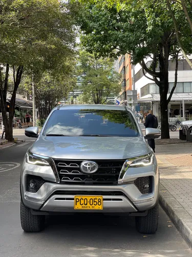 Toyota Fortuner 2.7 Srv At