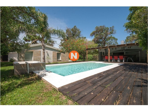 Casa En Venta, Mansa, Punta Del Este, 4 Dormitorios.- Ref: 209956