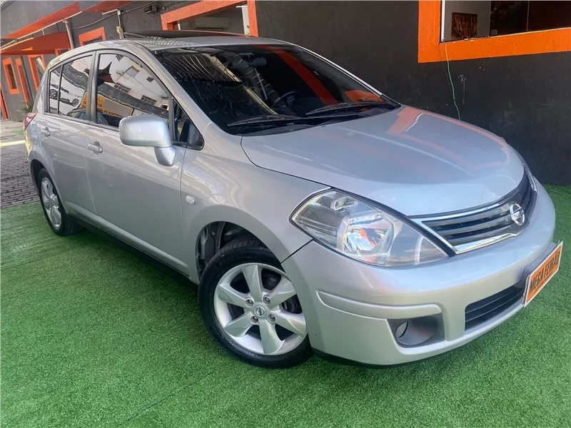 Nissan Tiida 1.8 SL 16V FLEX 4P MANUAL