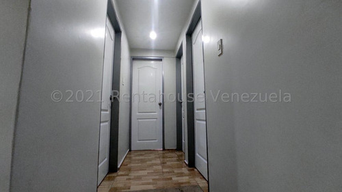 Townhouse En Venta Turmero Urb. Villa Paraiso Ec23-3845