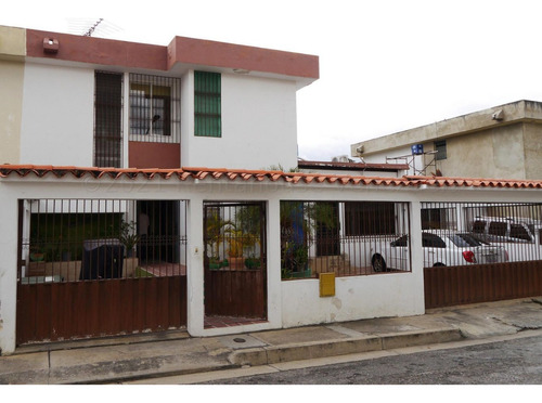  José López Vende  Casa En  Club H. Las Trinitarias Barquisimeto  Lara, Venezuela.   4 Dormitorios  3 Baños  158 M² 
