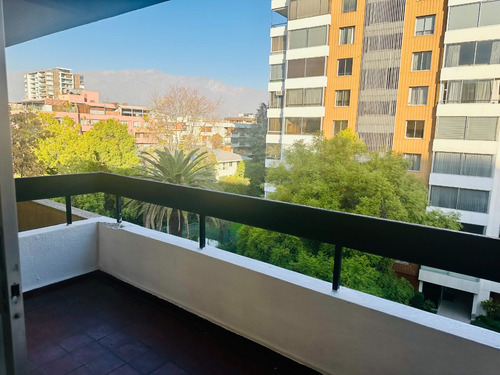 Estudio Con Terraza Vista 3 Cuadras Del Metro En Providencia