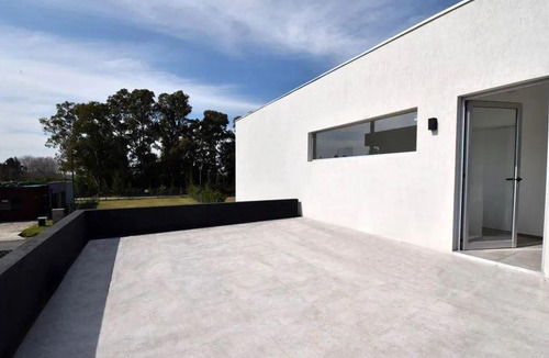 Casa En Venta - 3 Dormitorios 3 Baños - Cocheras - 200 Mts2 - Guillermo E. Hudson