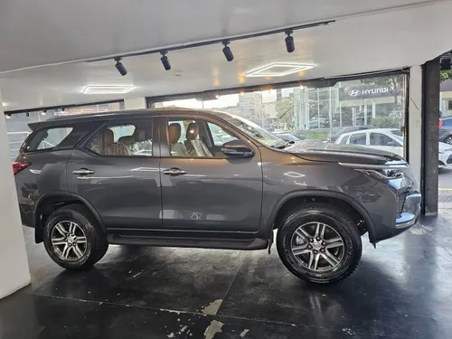 Toyota Fortuner 2.7 4x4