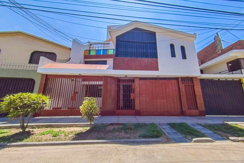 Vendo Hermosa Casa En Los Olivos, 3 Pisos 7 Hab+5 Bañ+2 Est.