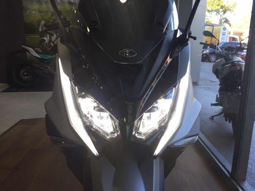Imagen 2 de 3 de Kymco Ak 550 Kymco/ 2021 / 0km.