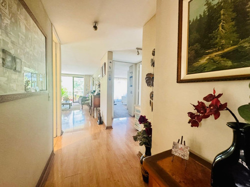 Exquisito Barrio Providencia, Frente Plaza.