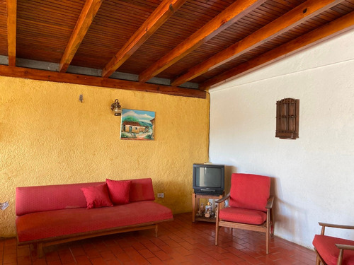 Imagen 5 de 14 de Bella Casa En Prados Del Este