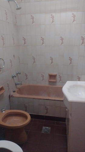 Casa De 2 Dormitorios En Alquiler, Zona Parque Savedra