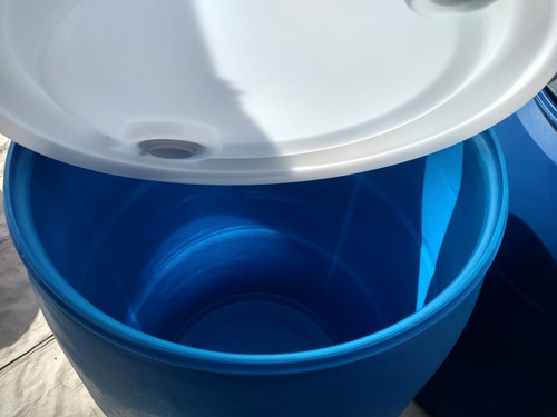 Recipiente Plástico Resistente Con Tapa 200lits Sello Metal (Usado)