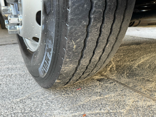 Iveco Tector 240e28s 2012/2013 Baú 8,50 X 2.95