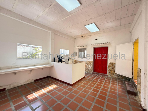 Ft Casa Comercial A Pie De Calle En Alquiler Ubicada En La Avenida Principal De Los Chorros - Mls#25-16414