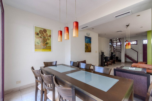 Venta Casa 5 Ambientes Cochera Pileta Parrilla Mas