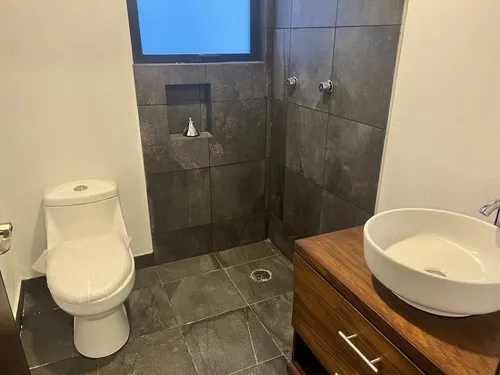 Rento O Vendo Casa Sola En Cacalomacan.