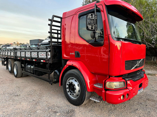 Volvo Vm 240 Ano 2004 Leito Truck Carroceria