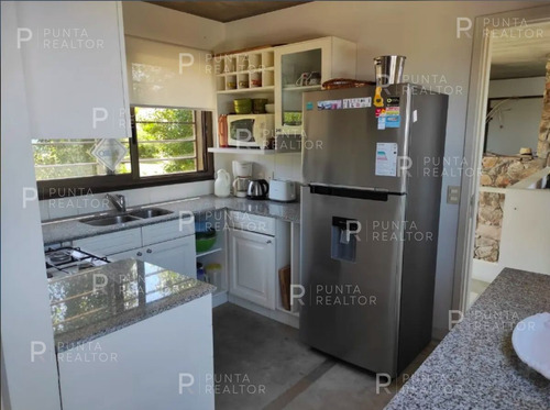 Imagen 10 de 30 de Importante Casa En Alquiler, Con Pileta, Vista Al Mar Y Muy Bien Ubicada El Chorro, Manantiales, Uruguay
