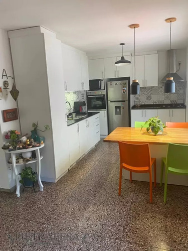 Casa En Venta 1 Dormitorio, 2 Baños, Patio Con Parrillero Y Cochera-alle Dr. José Irureta Goyena-villa Española