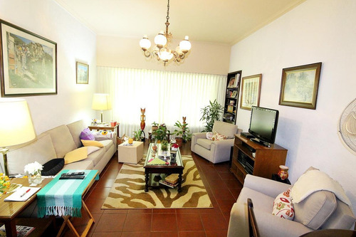 Imagen 7 de 30 de Chalet 7 Ambientes Venta Con Suite Jardin Terraza Piscina Quincho Y Cochera En Olivos
