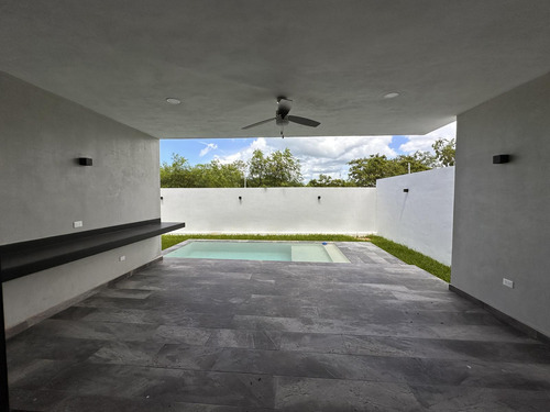 Casa En Venta Merida, Komchen, En Privada Entrega Inmediata