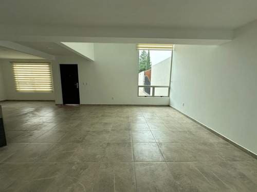 Renta De Casa Nueva En Toluca - Cacalomacan Ven A Conocer Tú Casa Con Un Hermoso Jardín , En El Primer Cuadro De La Zona Residencial Campestre De Cacalomacan El Mas Exclusivo A 20 Min Centro De Toluca