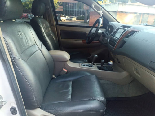 Imagen 10 de 14 de Toyota Fortuner Sr