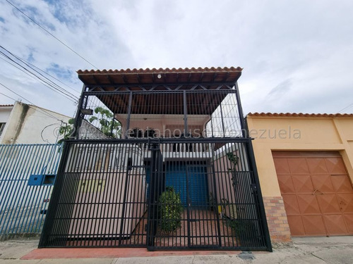  Jl/   Casa De 2 Niveles Con Amplio Local Comercial En Venta En Barquisimeto, Centro,   Lara, Venezuela, Jose López /3 Dormitorios  2 Baños  290 M² 