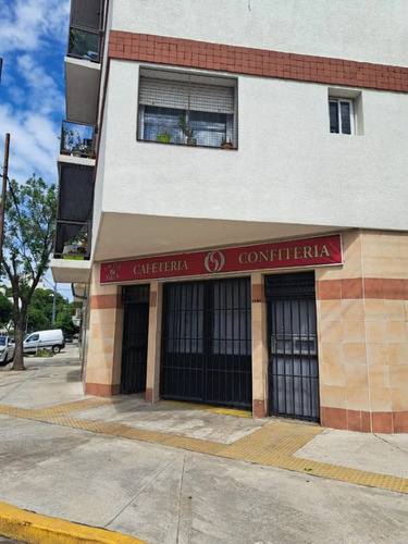 Vende Local En Esquina En Villa Geral Mitre Con Mobiliario