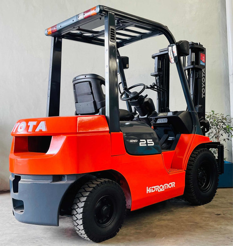Imagen 5 de 16 de Autoelevador Toyota Diesel 2.5tn Desplazador