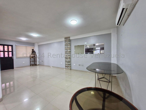 Vendo Hermosa Townhouse Ubicada En Conj. Res. Las Carolinas Ii Turmero, Cód. 25-795 Myc
