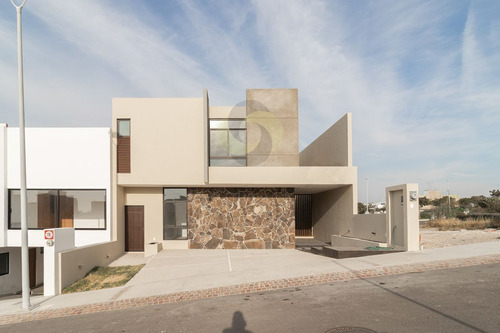 Casa En Zibatá Con Terraza Y Opción Para 4ta Recámara En Jad