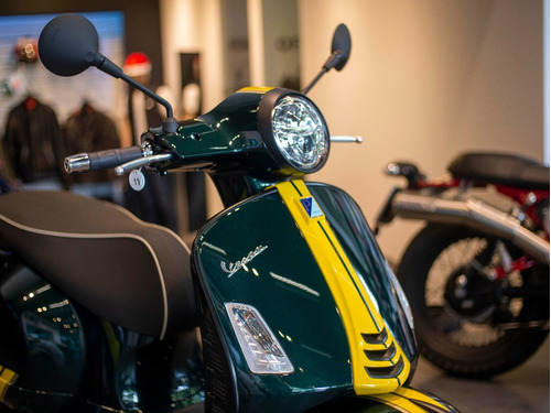 Imagen 13 de 25 de Vespa Gts Super 300 Racing Sixties Verde