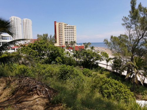 Terreno En Venta En Veracruz En Boulevard Ávila Camacho Fracc. Costa De Oro.