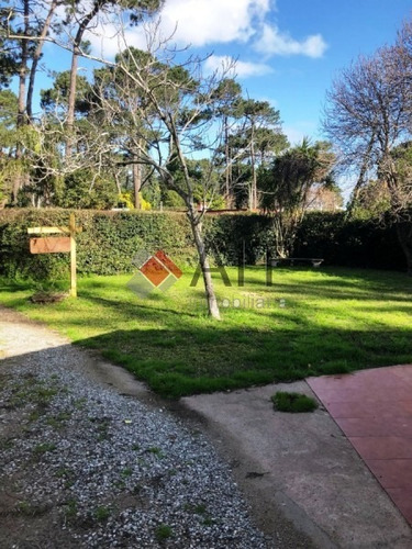 Imagen 3 de 14 de Casa Muy Bien Ubicada, Cerca De Playa Y Centro. Reciclada. -ref:6340