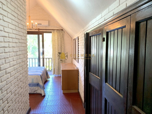 Excelente Residencia De 5 Dormitorios-ref:4553
