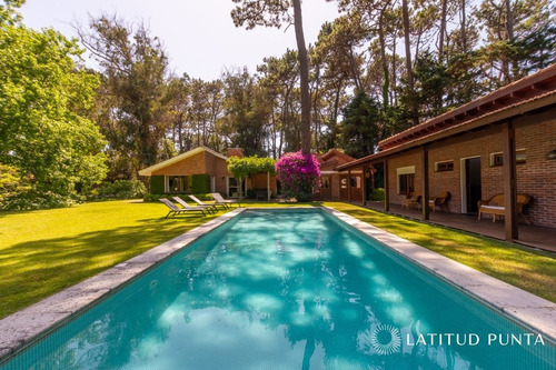 Imagen 24 de 30 de Casa En Rincón Del Indio, 6 Dormitorios Más Dependencia - Punta Del Este Rincón Del Indio