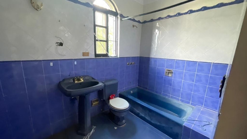 Casa De Esquina En La Castellana En Venta