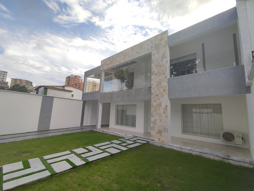 Sky Group, Vende Casa En La Trigaleña De 2 Niveles. Jose R Armas. Atc-1119